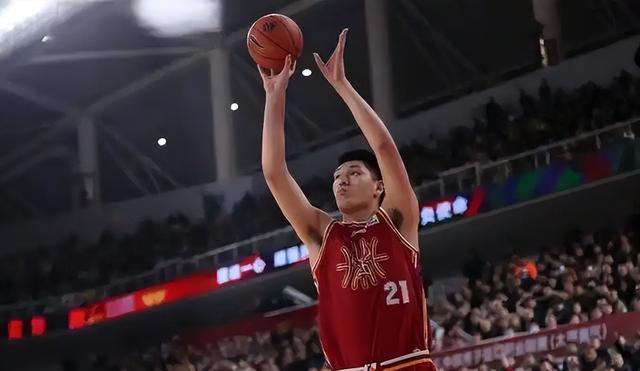 华体会真人娱乐-刘传兴坐冷板凳引猜想，广东旧将回归，能否补上内线短板